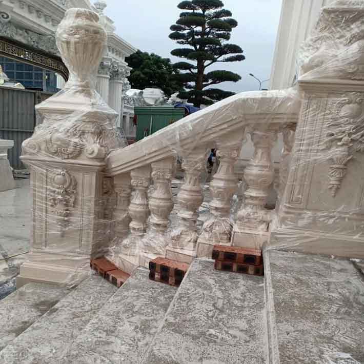 cầu thang đá hoa cương