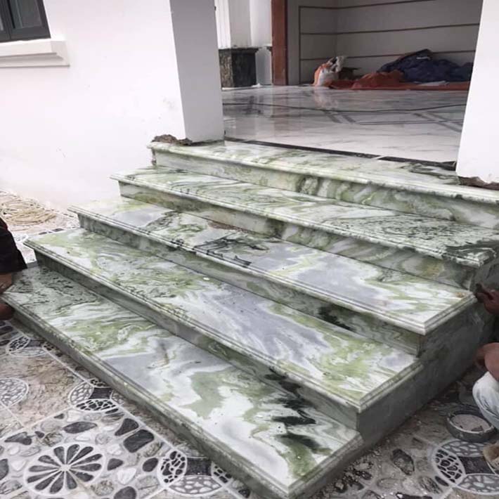 cầu thang đá hoa cương