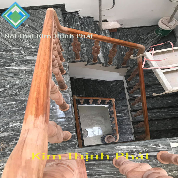 cầu thang đá hoa cương
