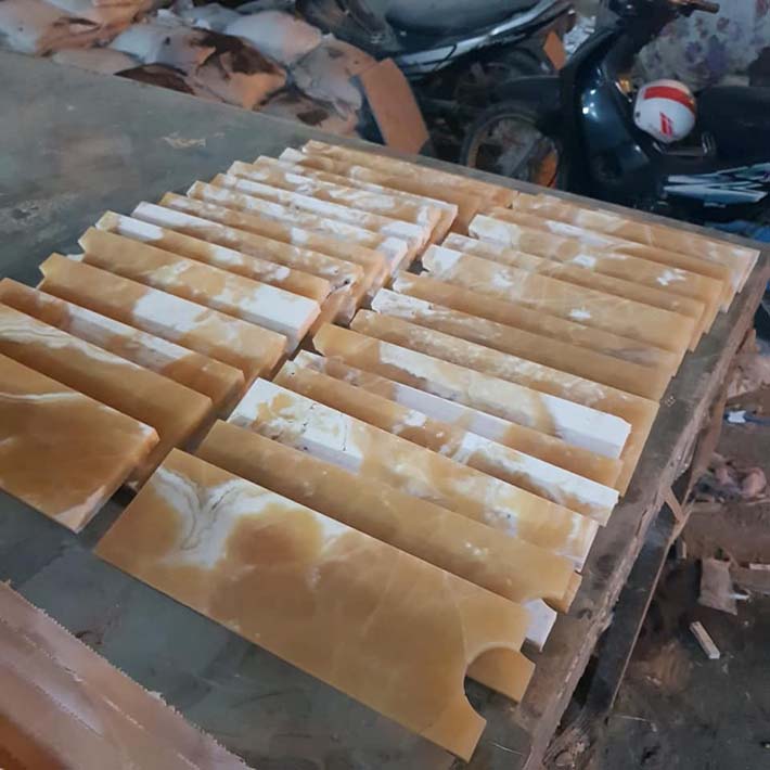 cầu thang đá hoa cương