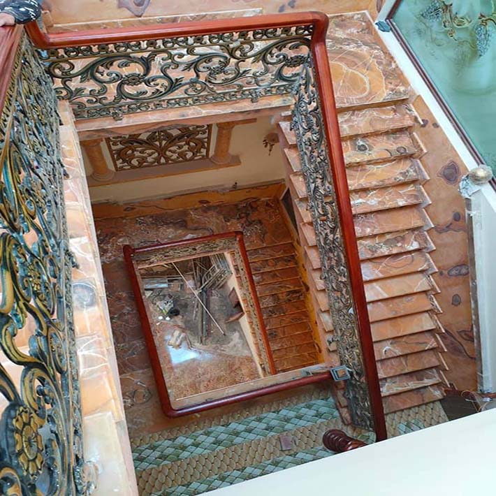 cầu thang đá hoa cương
