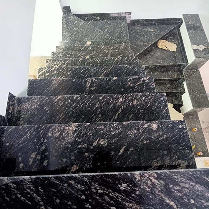 Báo Giá Cầu thang đá hoa cương đen