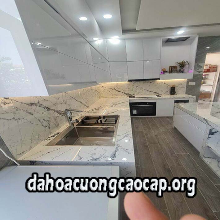 mẫu đá hoa cương ốp bàn bếp