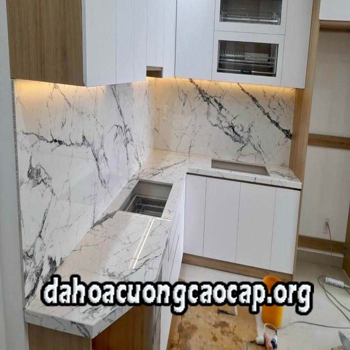 mẫu đá hoa cương ốp bàn bếp