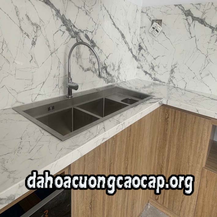 mẫu đá hoa cương ốp bàn bếp