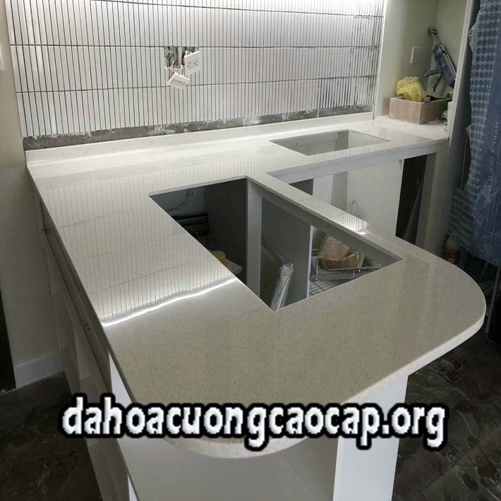 mẫu đá hoa cương ốp bàn bếp