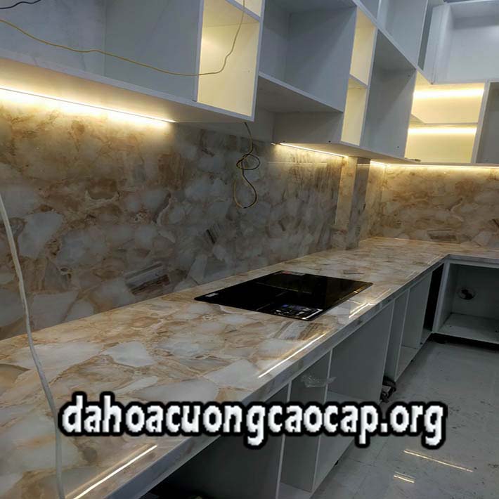 mẫu đá hoa cương ốp bàn bếp