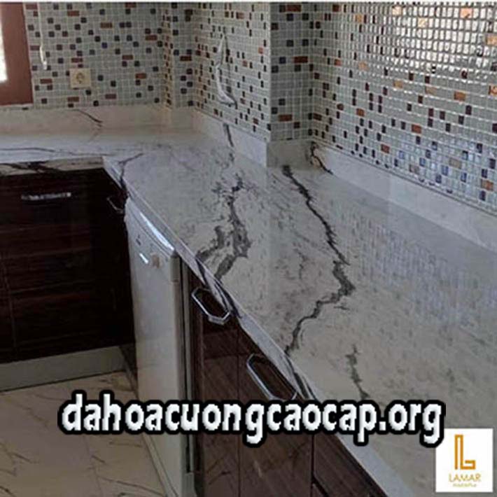 mẫu đá hoa cương ốp bàn bếp