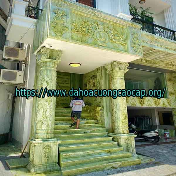 Mẫu đá hoa cương ốp nhà cổ điển