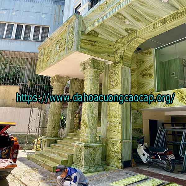 Mẫu đá hoa cương ốp nhà cổ điển